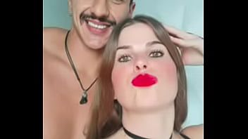 Play Patricinha loses her phone and intimate videos fall on the net. attention (amateur) (FALL ON THE NET)