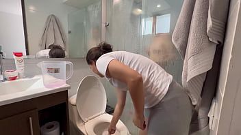 Play A hot bath with the cleaning lady of my house