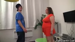 Play Chubby BBW Picks Up Young Stud: Playtime with Plump White GF