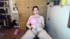 Play Italian MILF Has Multiple Orgasms Popping Balloons
