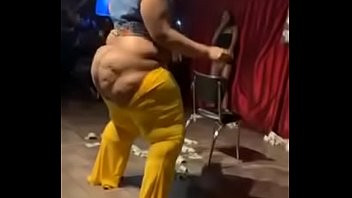 Play Bbw mama shaking
