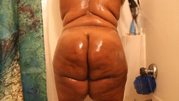 Play T & A BBW SHOWER SHOW