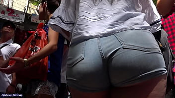 Play Real spanish pawg in short jean