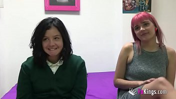 Play 18yo teens Alba and Vivi's first threesome for FAKings
