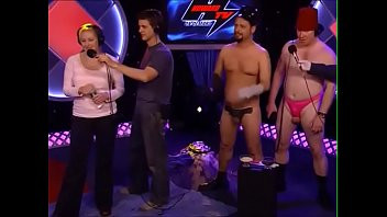 Play How to make a girl feel bad and cry for not stripping her cloths off