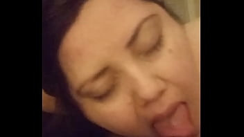 Play Cheating BBW gives a good dick slobbering