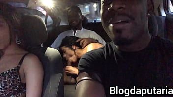 Play Casal inventa de foder dentro do carro do casal porra loka e acabo dando merda.: