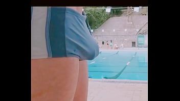 Play Pauzudo in swimming trunks at the club pool