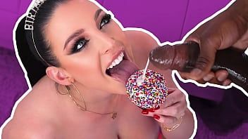 Play ANGELA WHITE - Cupcake Birthday Surprise