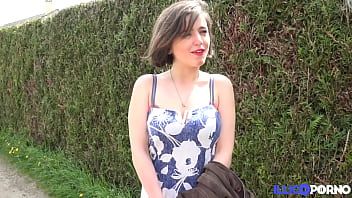 Play 19 year old Elena gets anal fucked in her parents garden